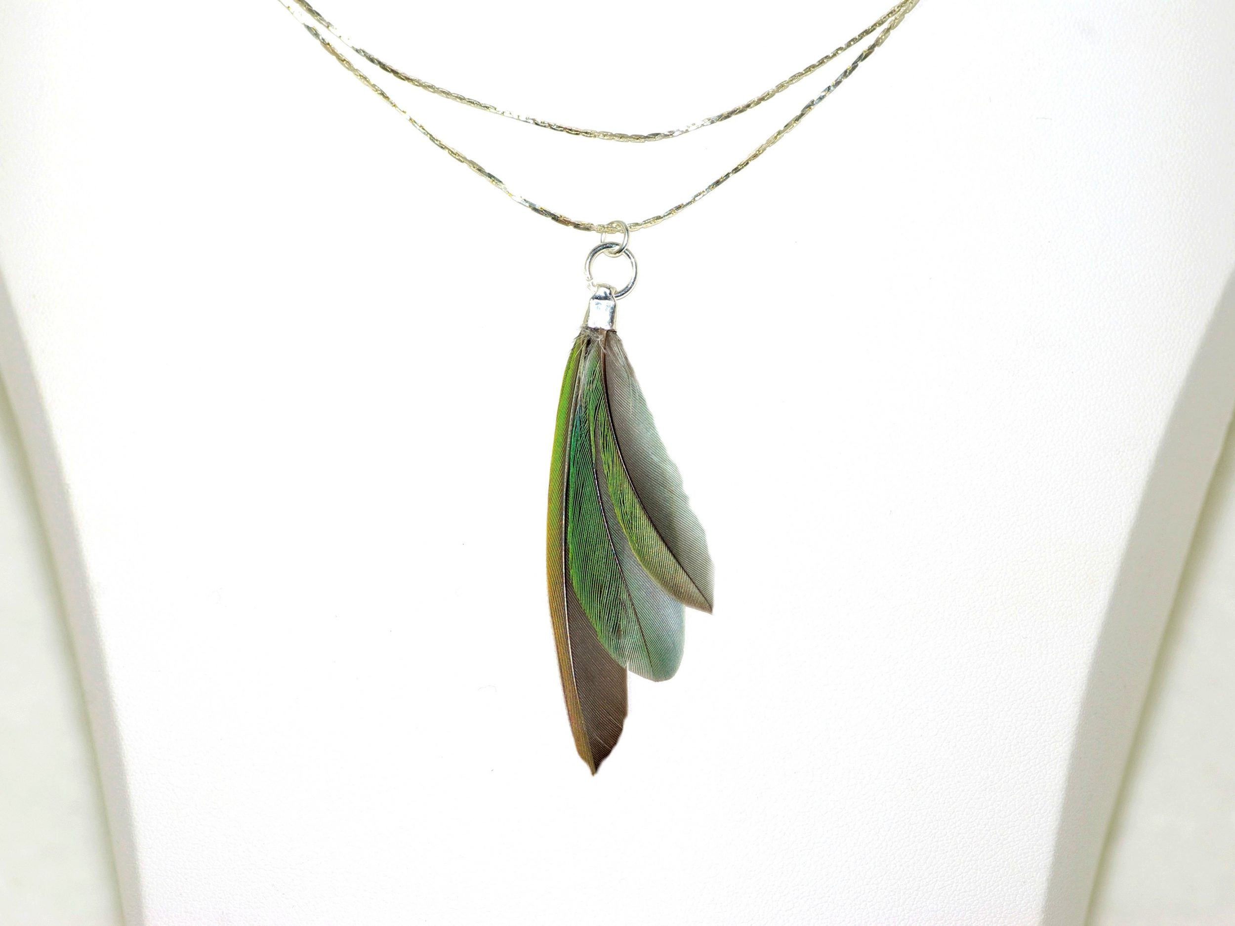 Collier Oiseau du soir, plumes vertes en éventail – Image 5