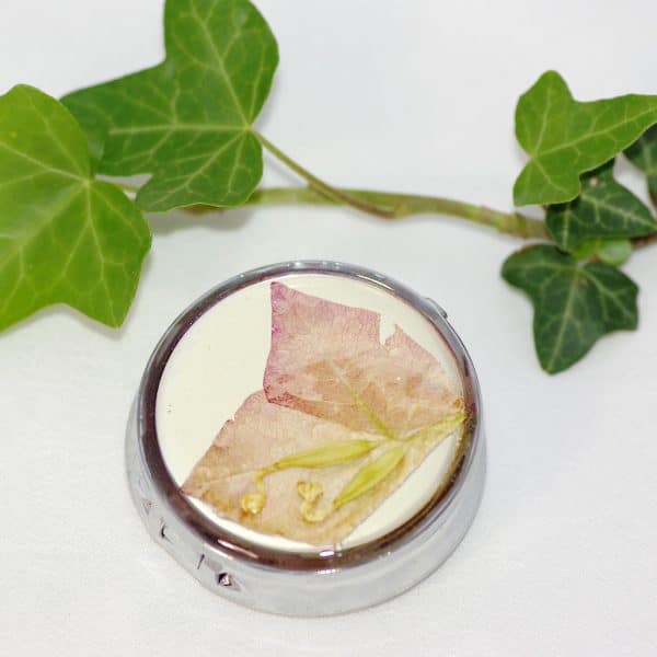 Boite à pilules fleurie ronde, décor bougainvillée