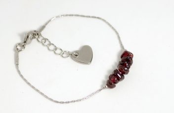 bracelet_j'emme_chaine-coeur-inox_pierres-gemmes-grenats-rouges (2)