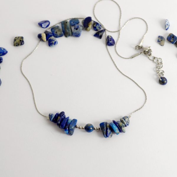 collier chaîne et pierres lapis lazuli, bleu intense