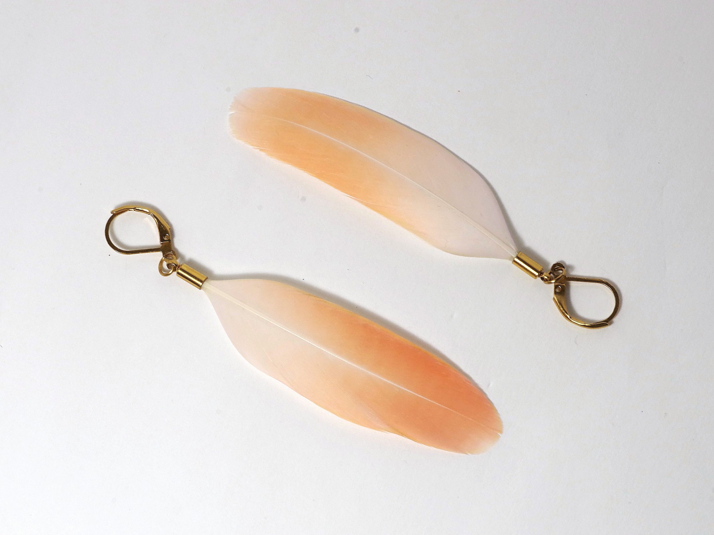 Boucles d'oreilles Fly, plume de flamant orange – Image 4