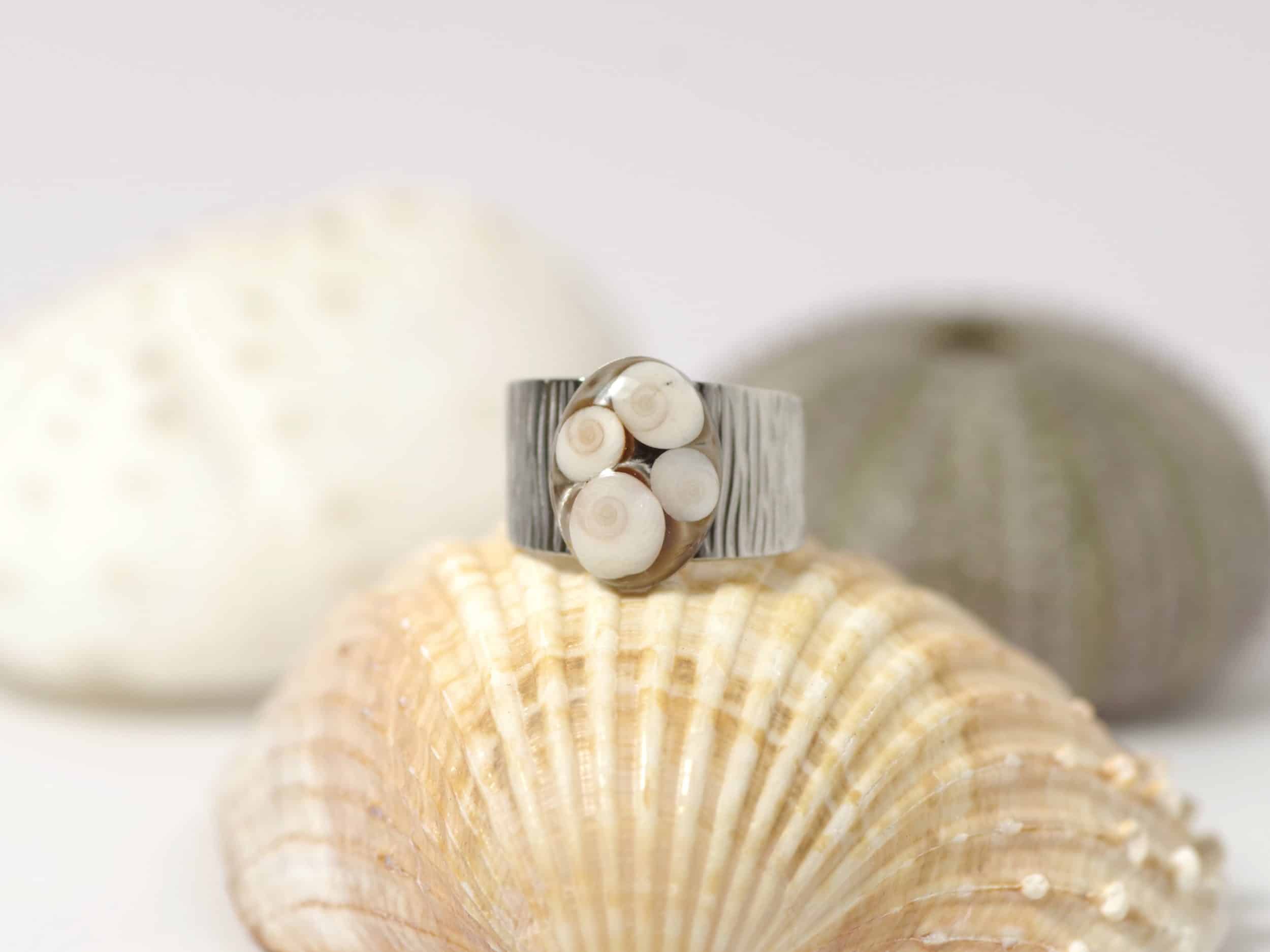 Bague Ochji large, plusieurs petits yeux de ste Lucie – Image 2