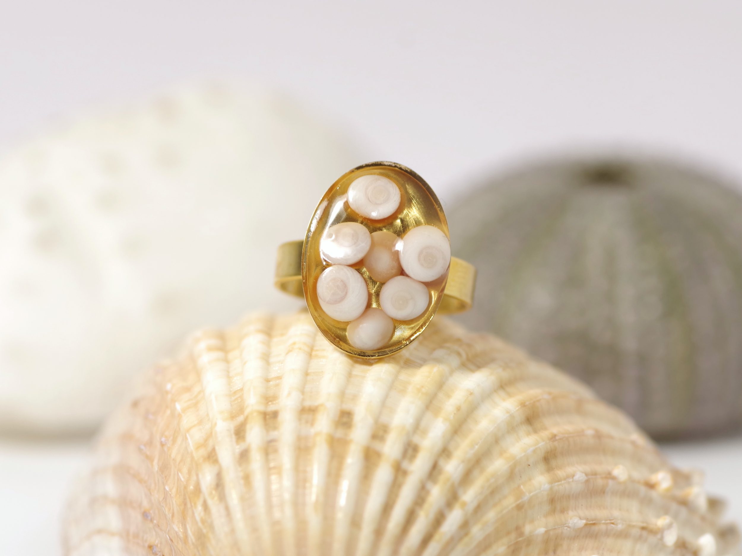 Bague Ochji fine, dorée, plusieurs yeux de sainte Lucie