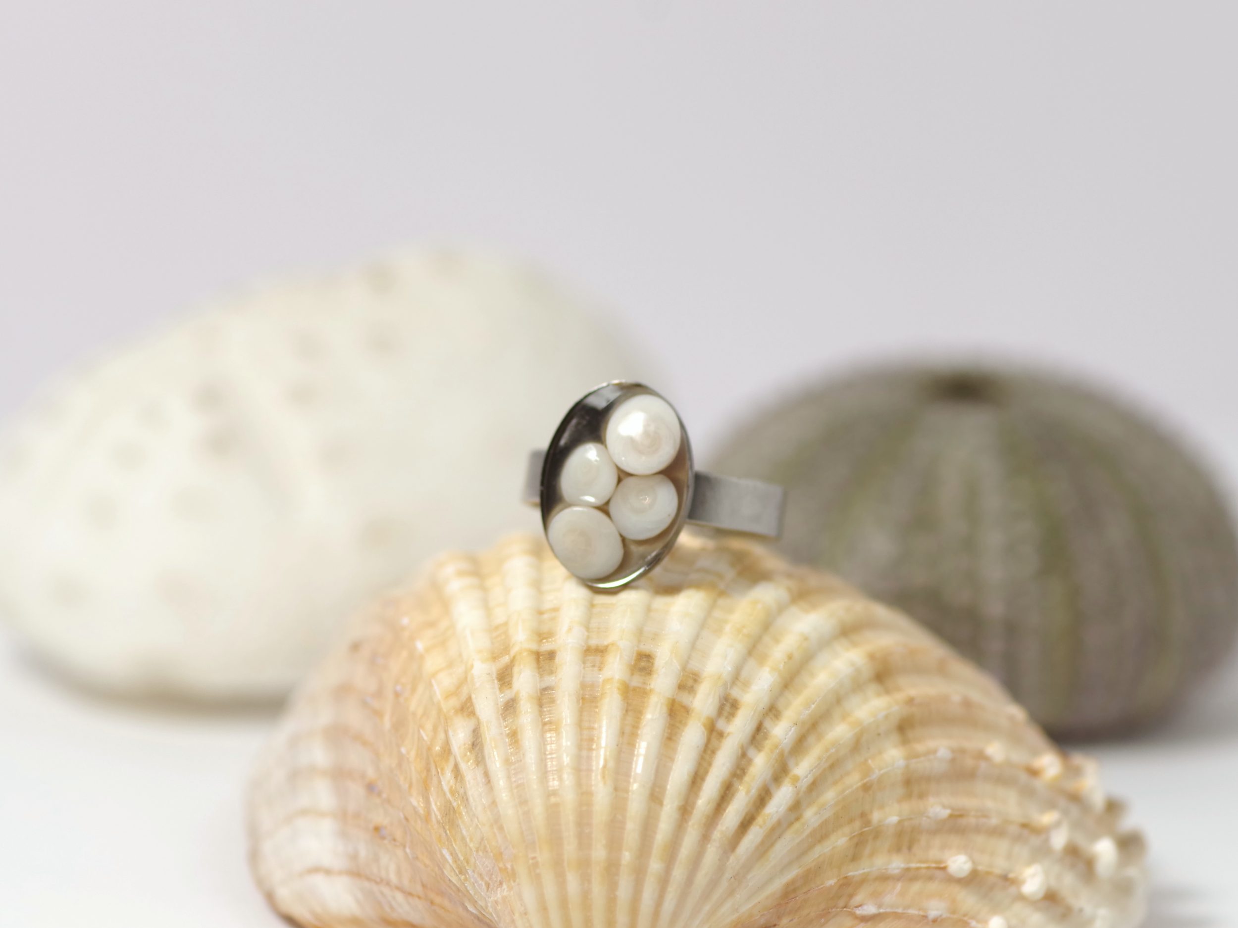 Bague Ochji fine, petits yeux de ste Lucie – Image 2