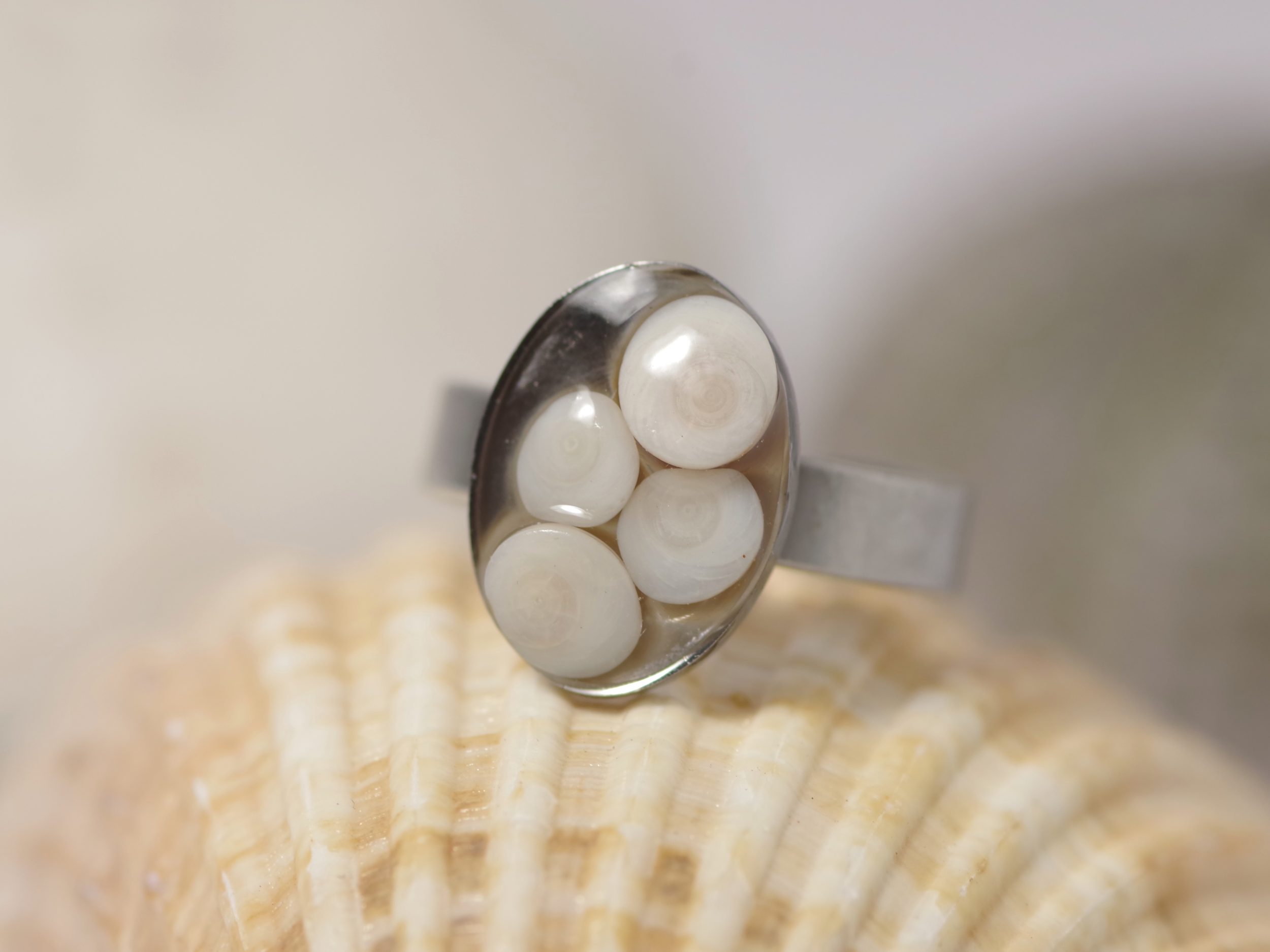 Bague Ochji fine, petits yeux de ste Lucie