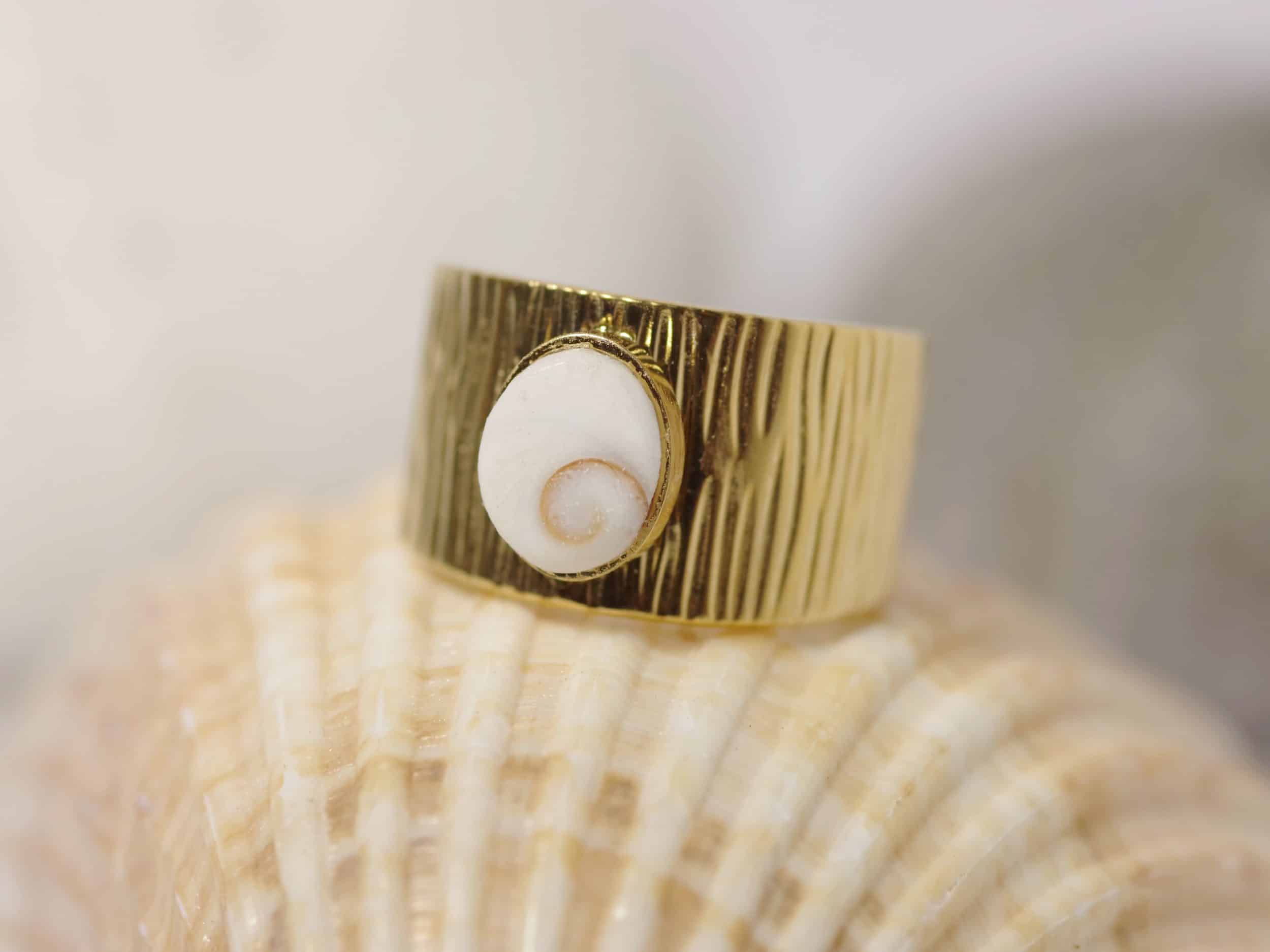 Bague Bonheur dorée, petit œil de sainte Lucie