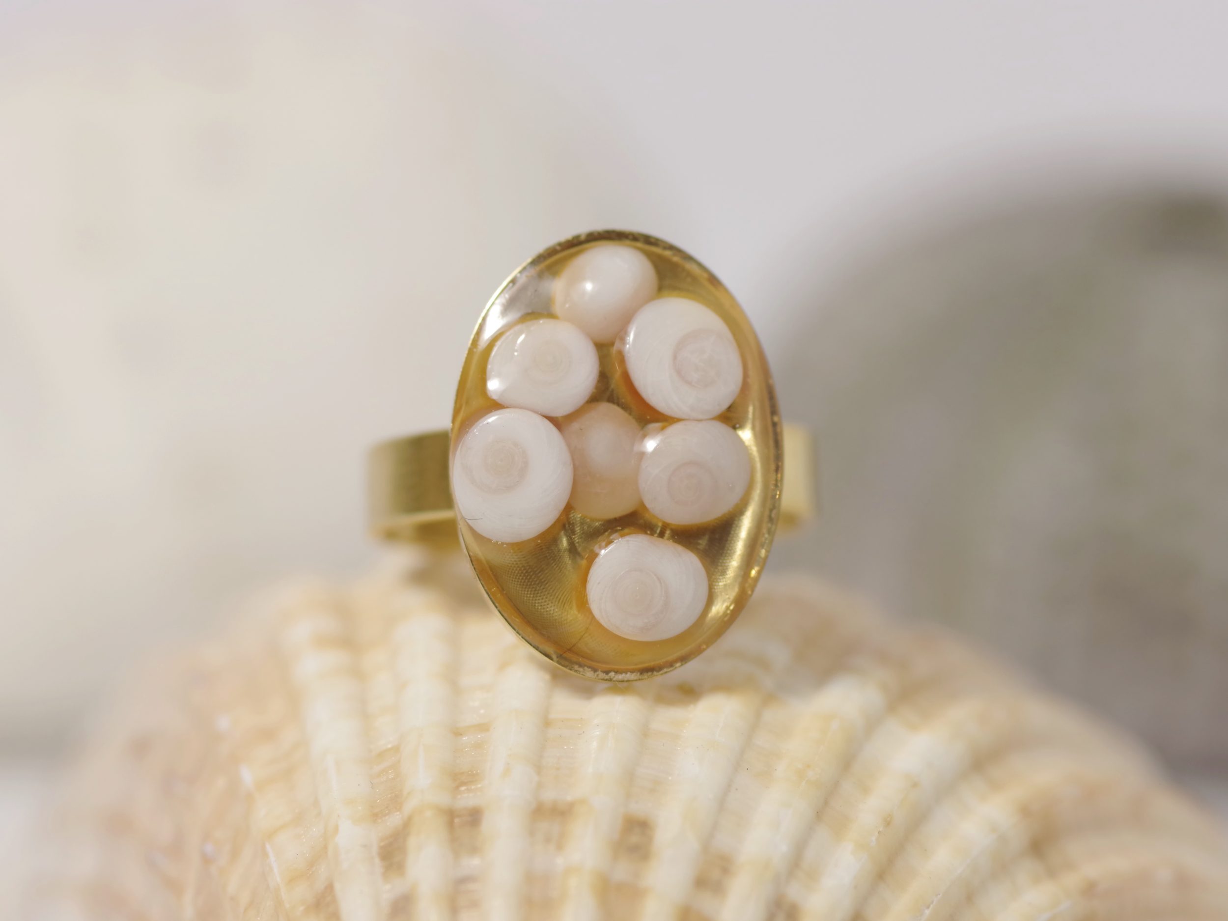 Bague Ochji fine, dorée, plusieurs yeux de sainte Lucie – Image 2