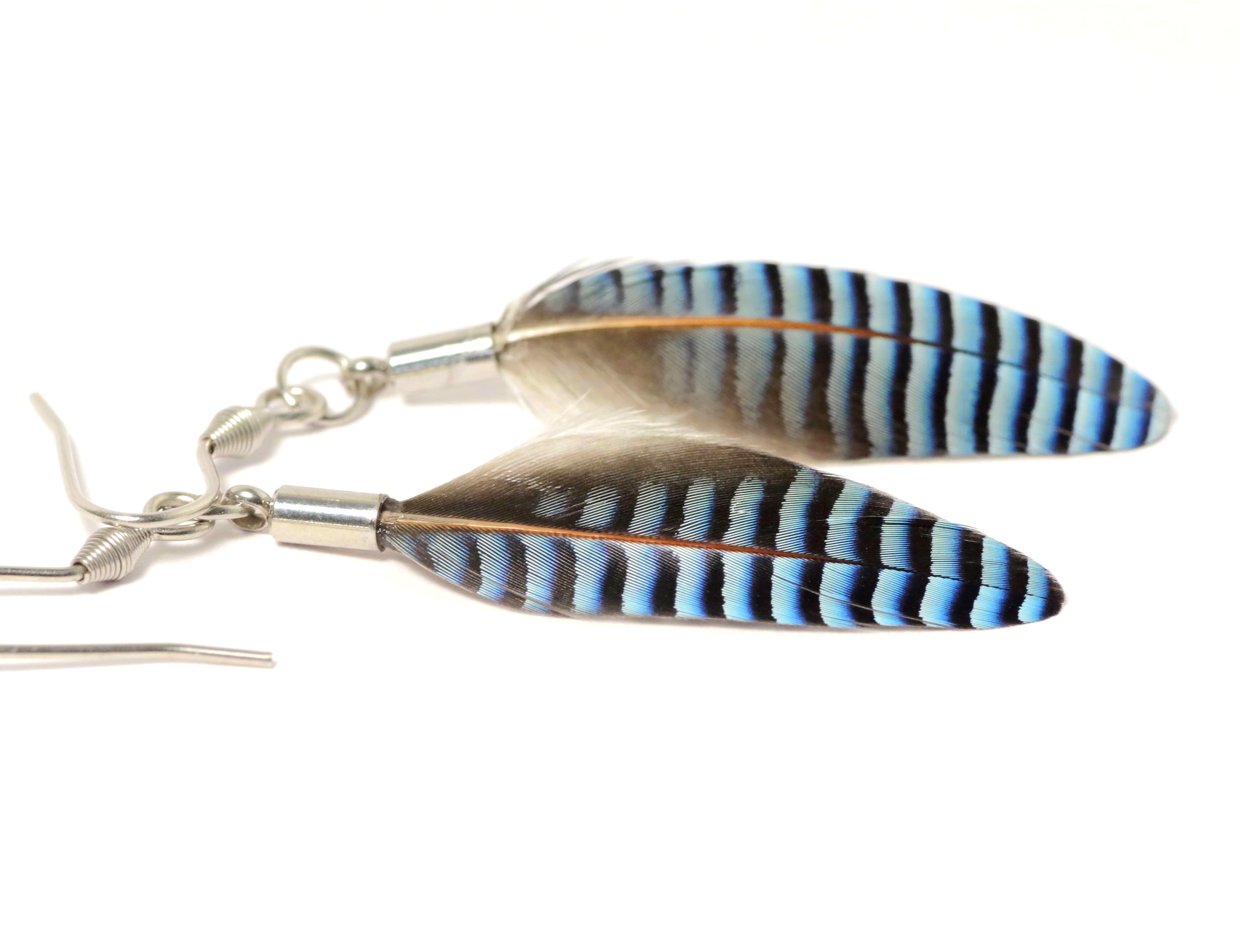 Boucles d'oreilles Fly, plumes à rayures fines – Image 3