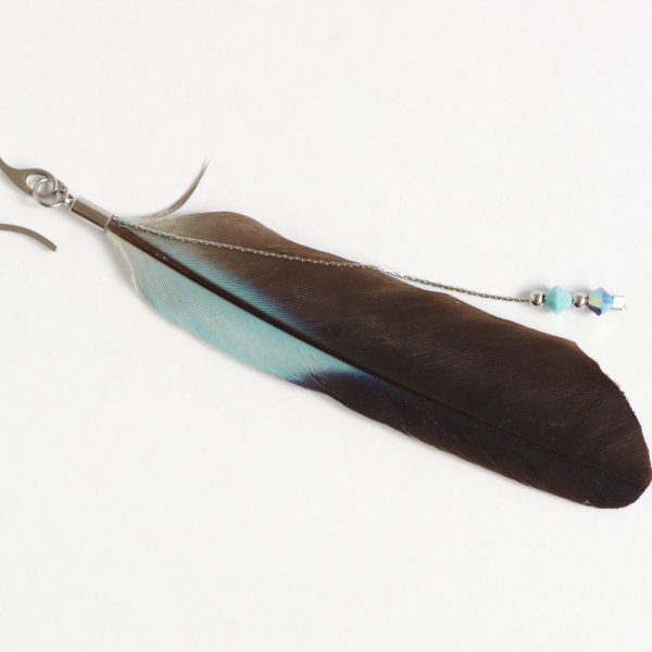 Boucle d'oreille Cocottes, grande plume noire et bleue