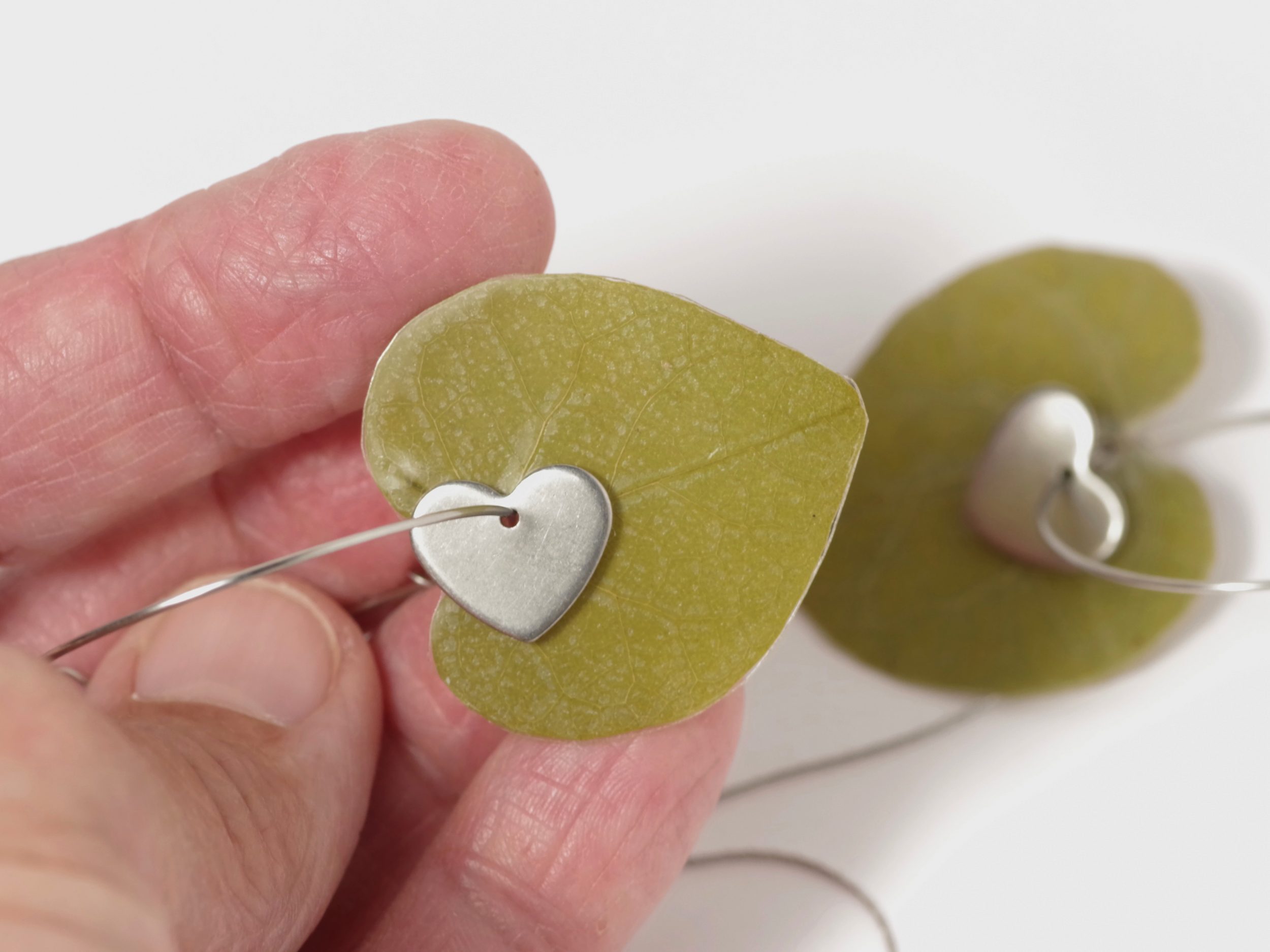Boucles d'oreilles Elfy, feuilles en forme de cœur – Image 5