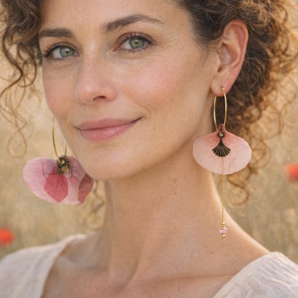 Boucles d'oreilles asymétriques, pétales de coquelicots