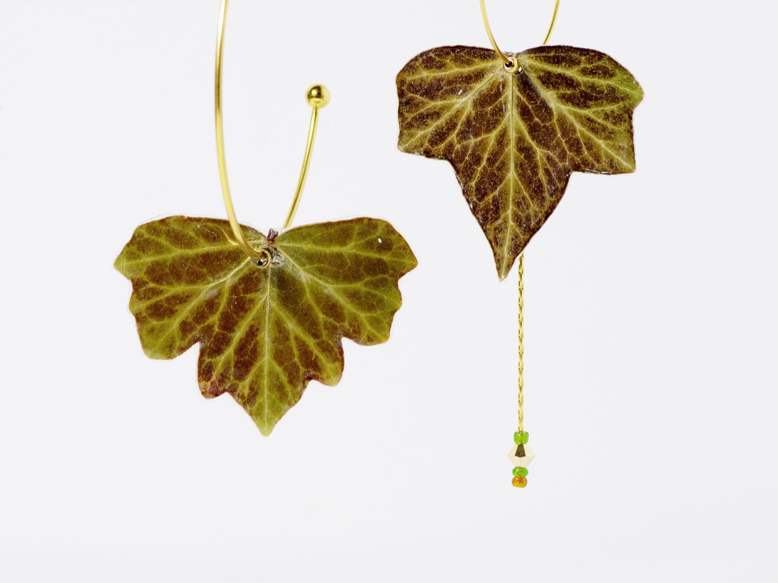 Boucles d'oreilles asymétriques, feuilles de lierre – Image 3