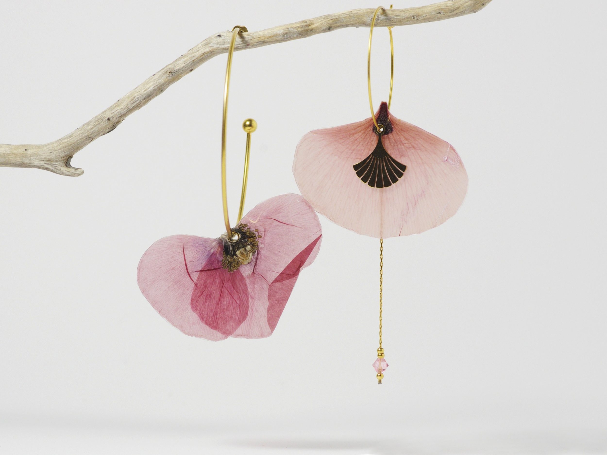 Boucles d'oreilles asymétriques, pétales de coquelicots – Image 2