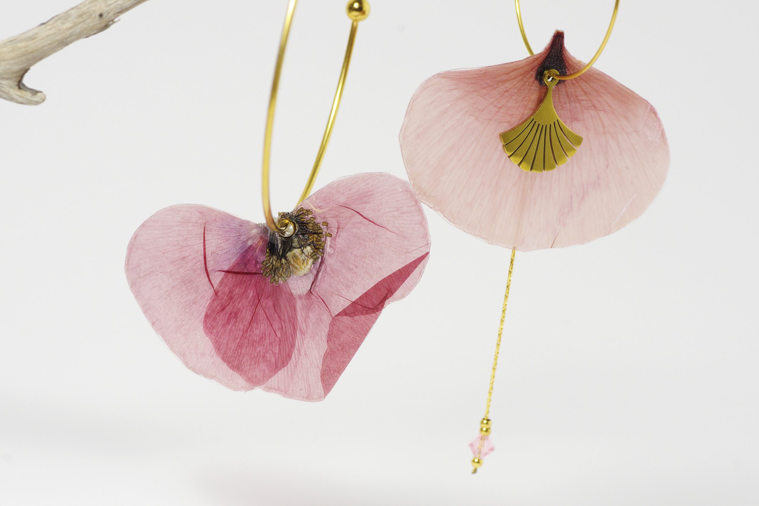 Boucles d'oreilles asymétriques, pétales de coquelicots – Image 3