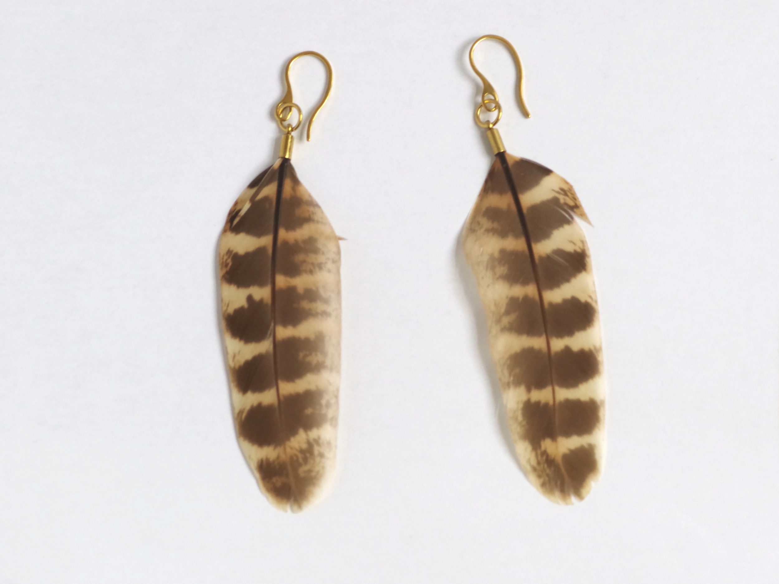 Boucle d'oreille Cocottes, grande plume naturelle – Image 8