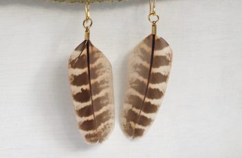 boucles-d-oreilles_cocottes_grandes-plumes-naturelles_paire-ou-unité_crochet_doré (6)