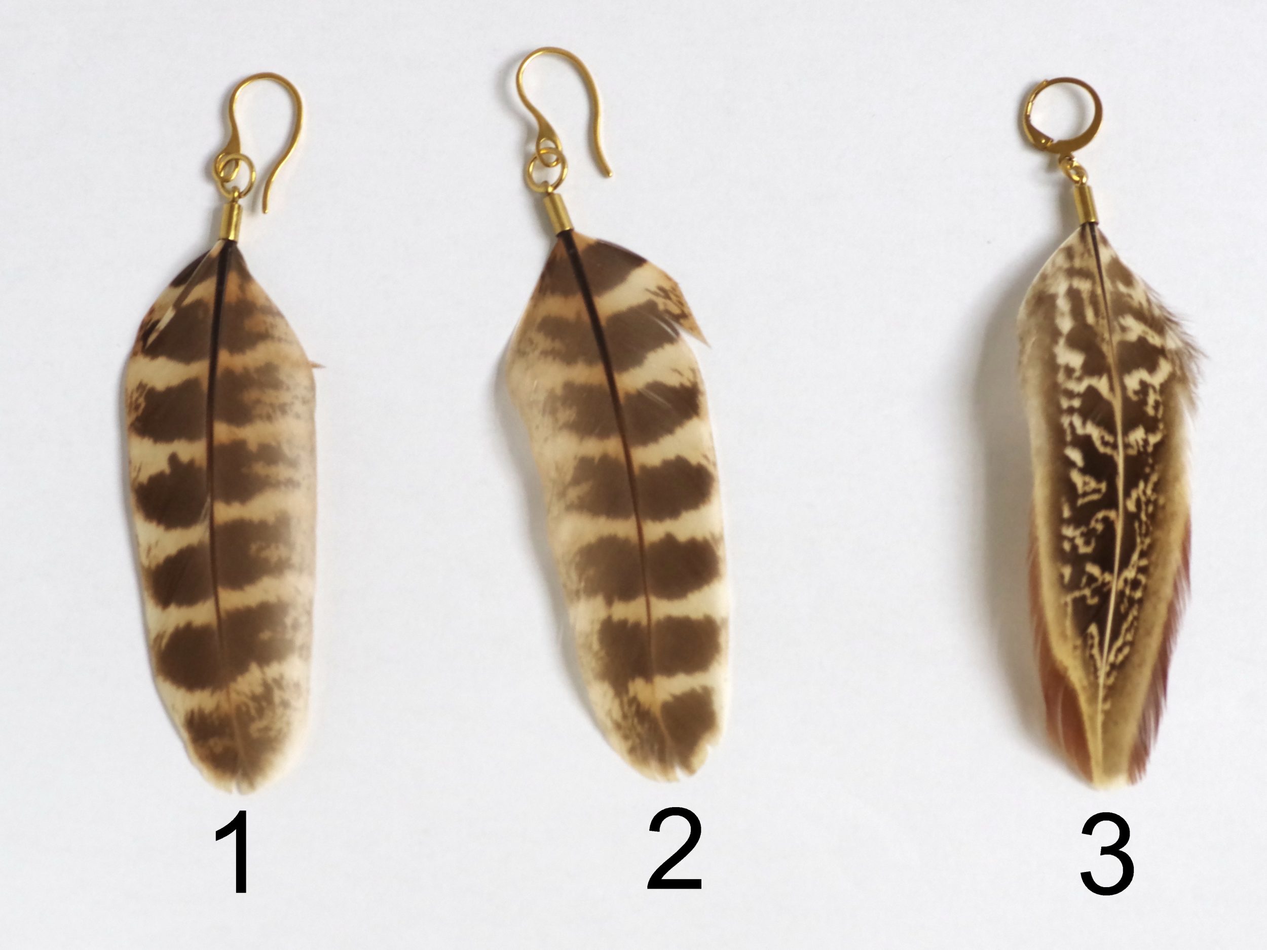 Boucle d'oreille Cocottes, grande plume naturelle – Image 5