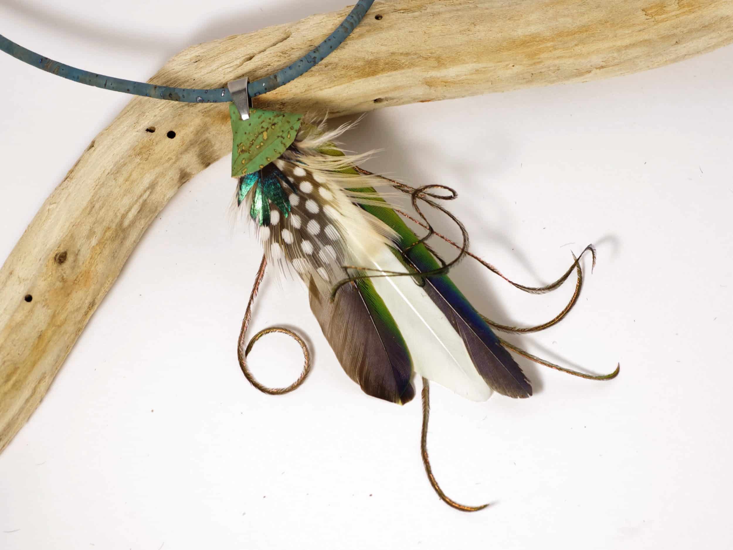 Collier Jungle n°3, composition de plumes bleu-vert – Image 5