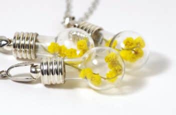 parure_mimosa_fioles-de-verre-et-mimosa_collier_et_boucles-d-oreilles_inox (1)
