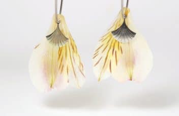 boucles-d-oreilles_Flora_bouquets-d-alstromeria-pastel_creoles-inox (2)