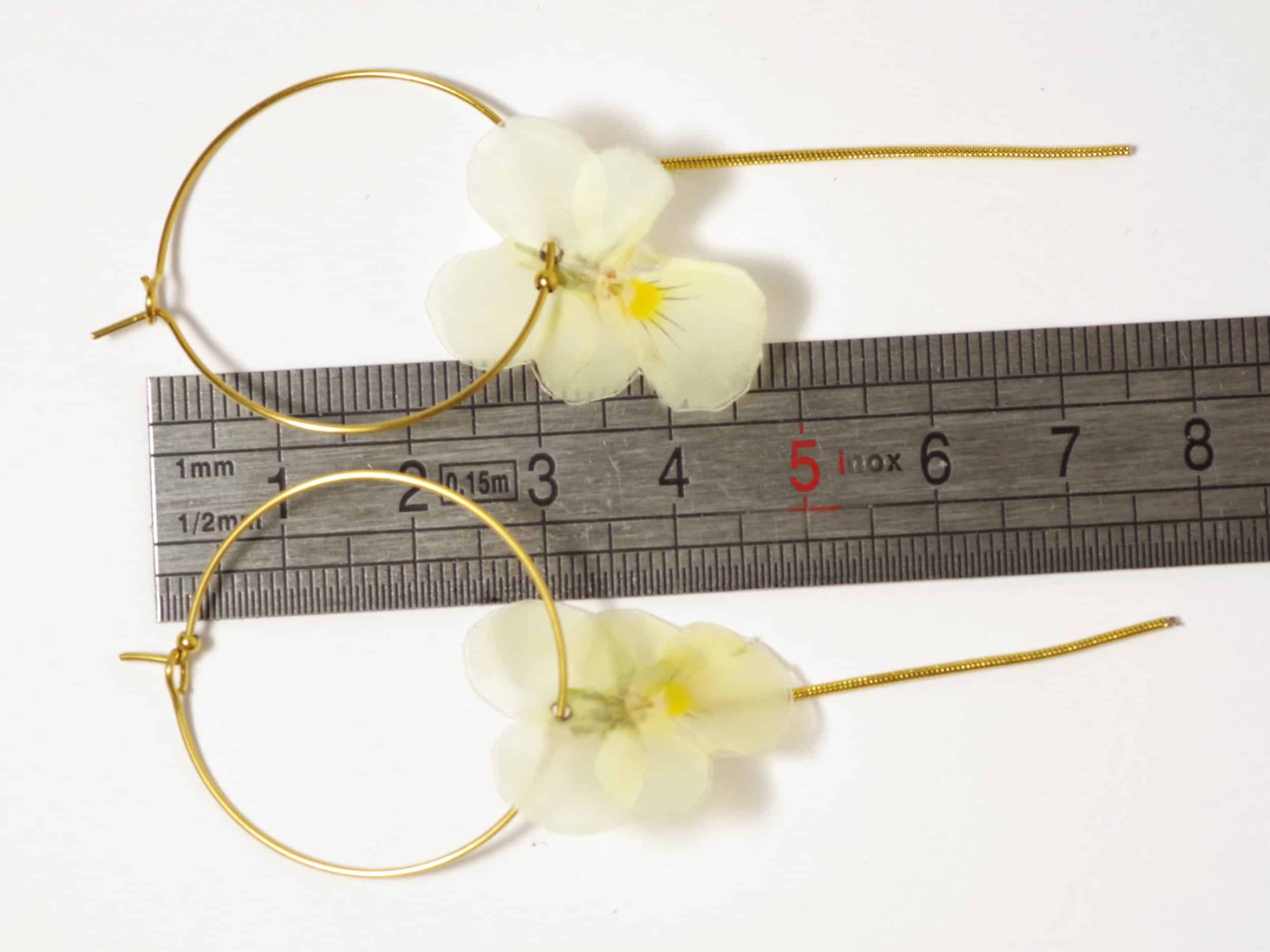 Boucles d'oreilles Elfy, mini pensées jaune – Image 6