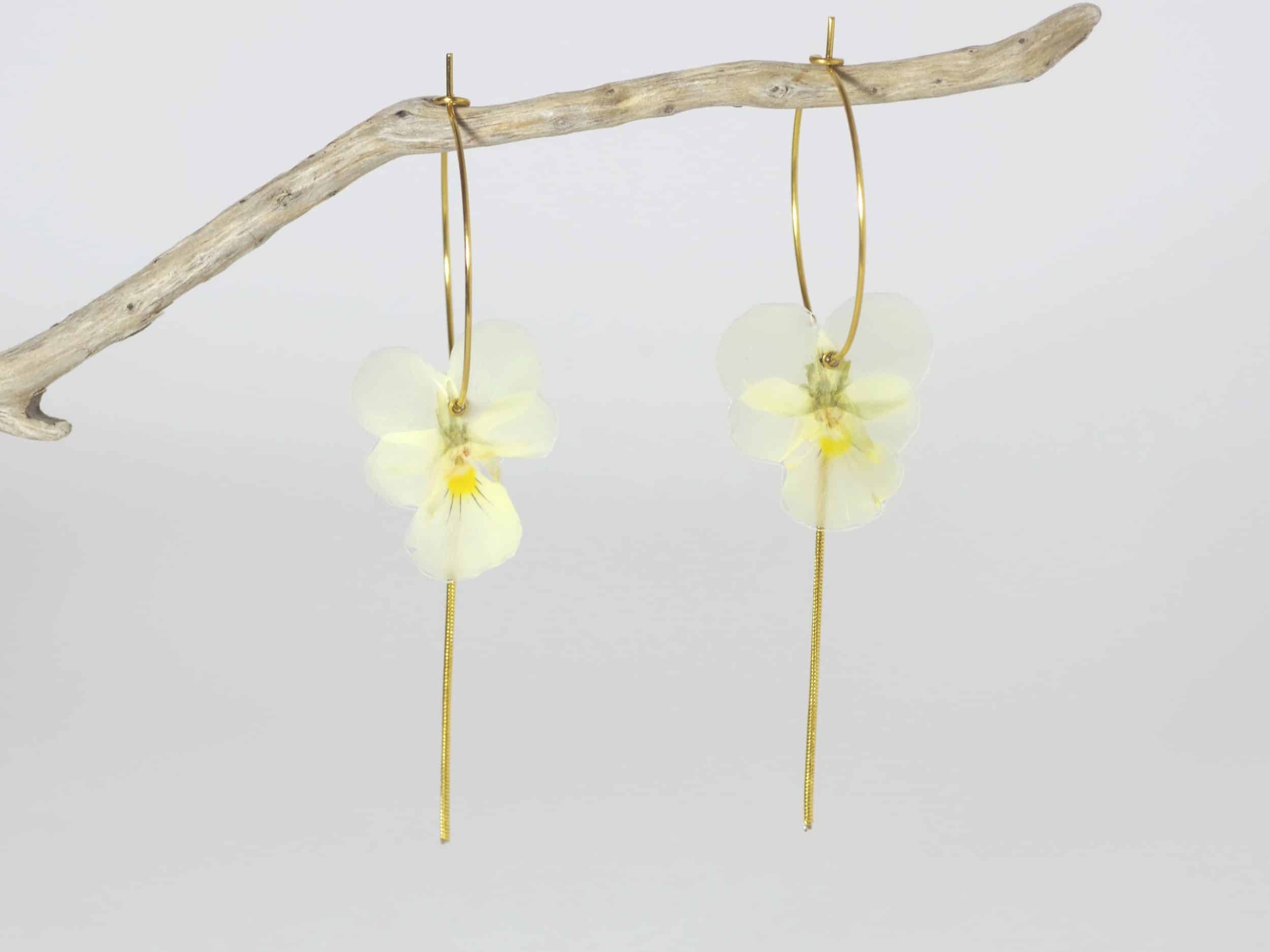 Boucles d'oreilles Elfy, mini pensées jaune – Image 4