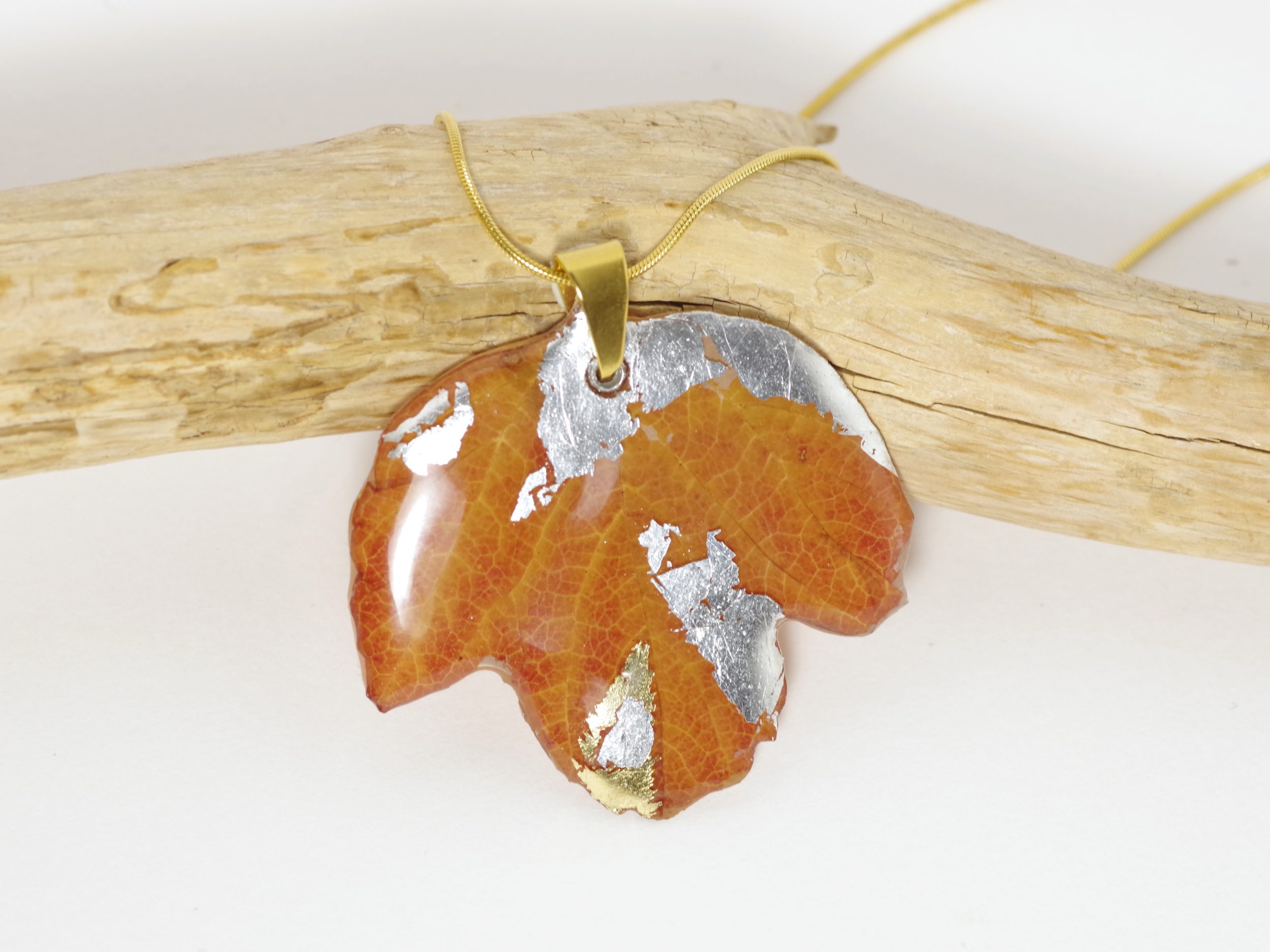 Collier Melody , feuille décorée