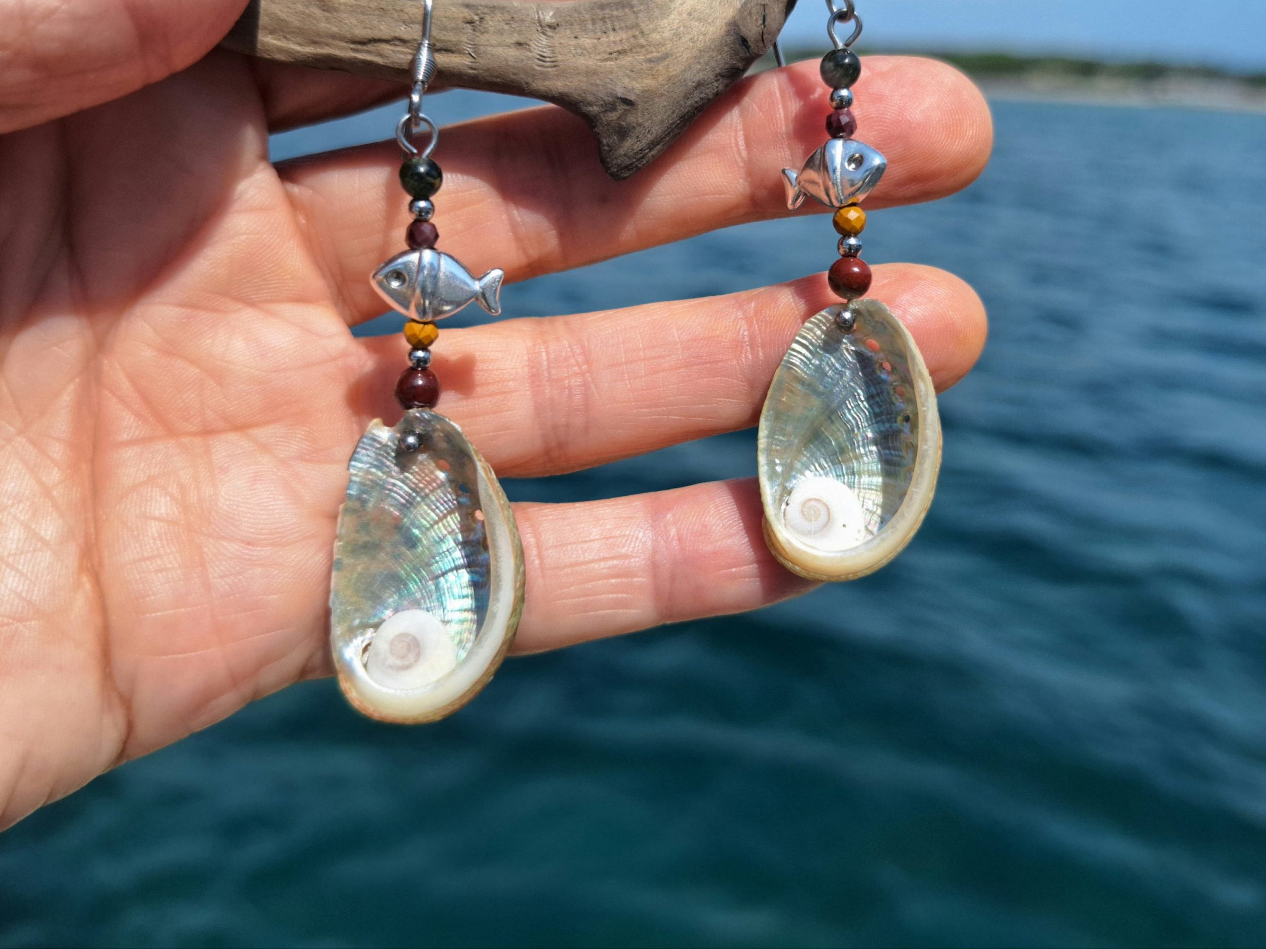 Boucles d'oreilles Corsica : ormeaux et yeux de sainte Lucie – Image 2