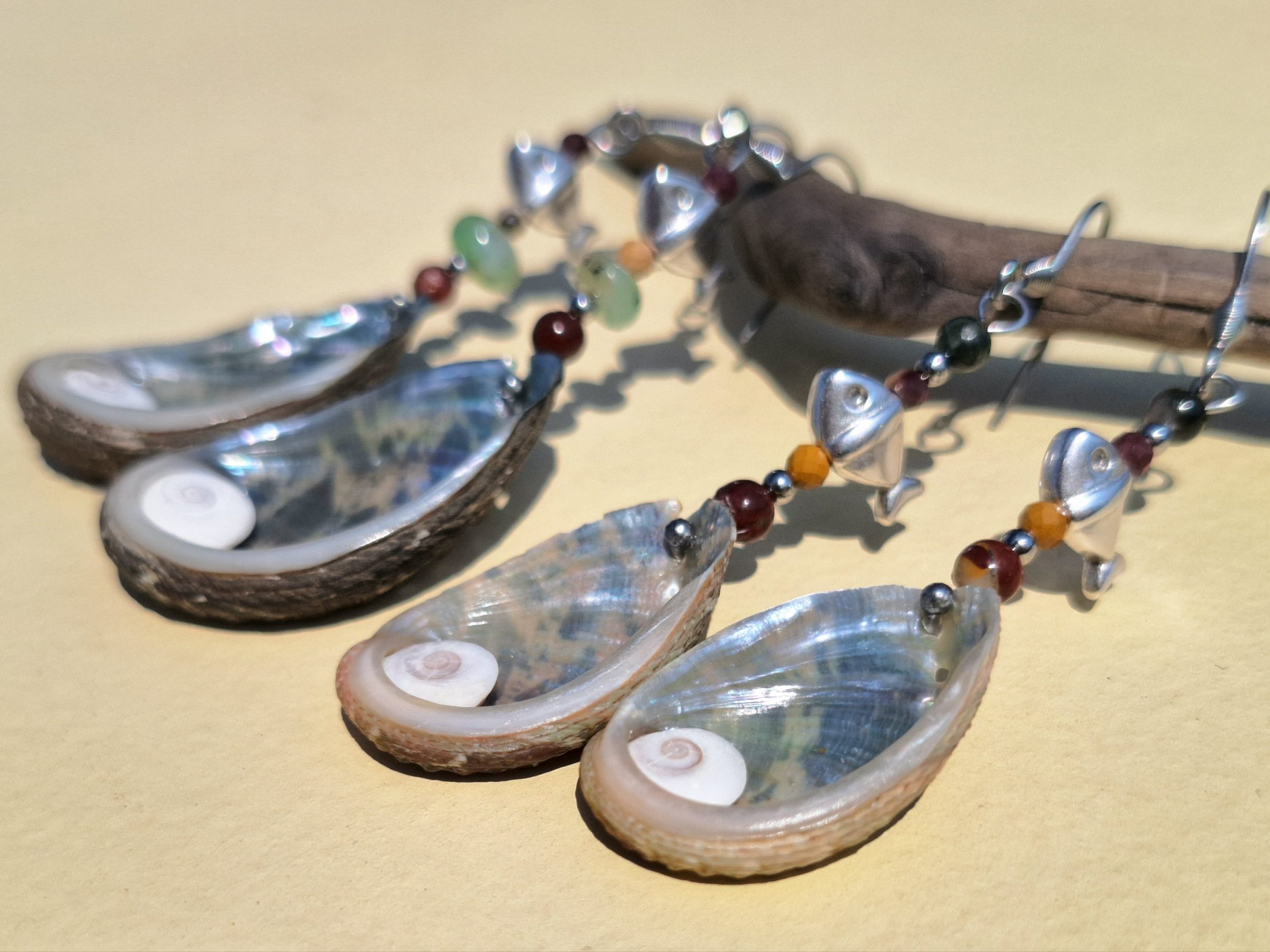 Boucles d'oreilles Corsica : ormeaux et yeux de sainte Lucie – Image 4