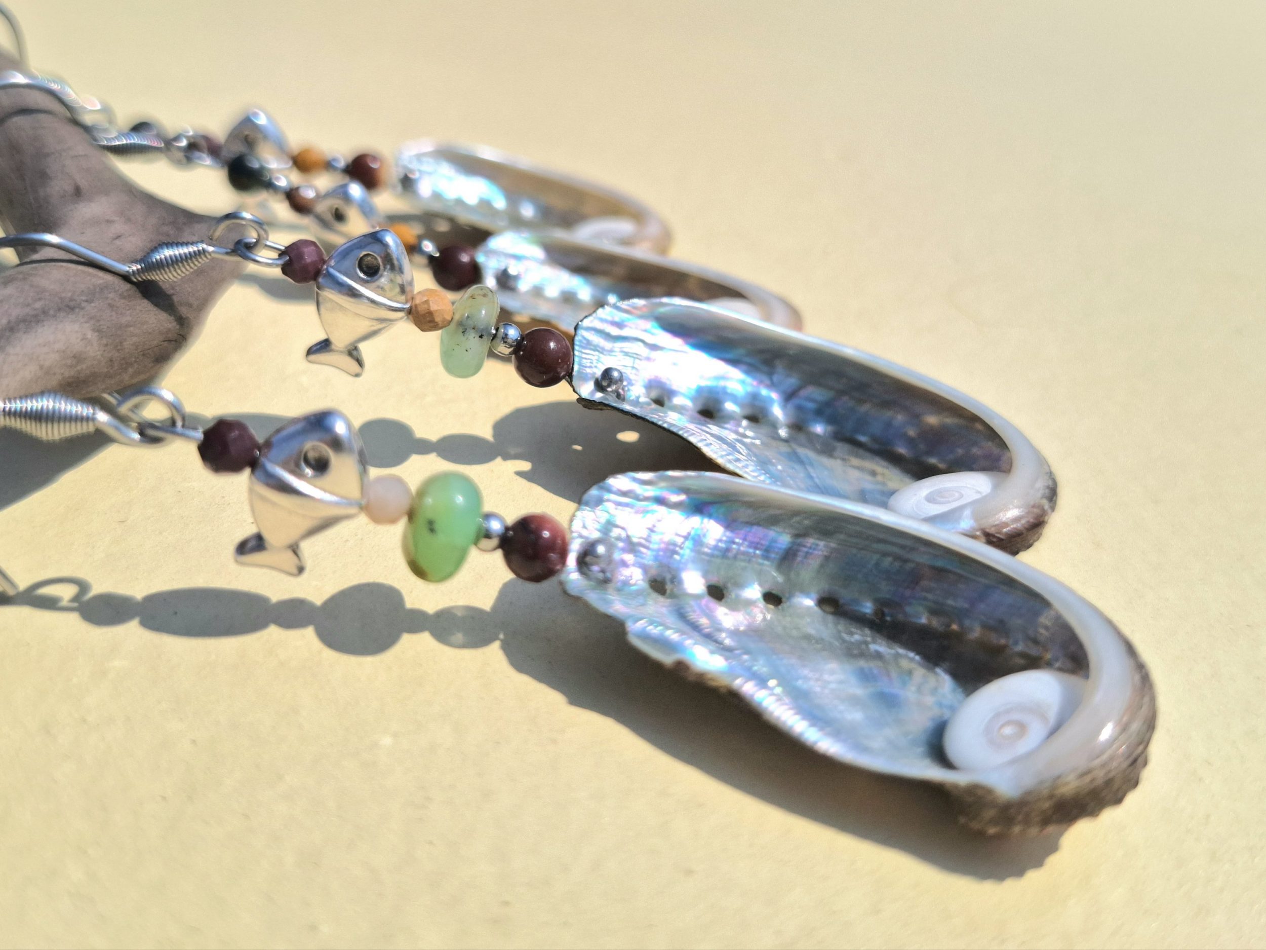 Boucles d'oreilles Corsica : ormeaux et yeux de sainte Lucie – Image 6