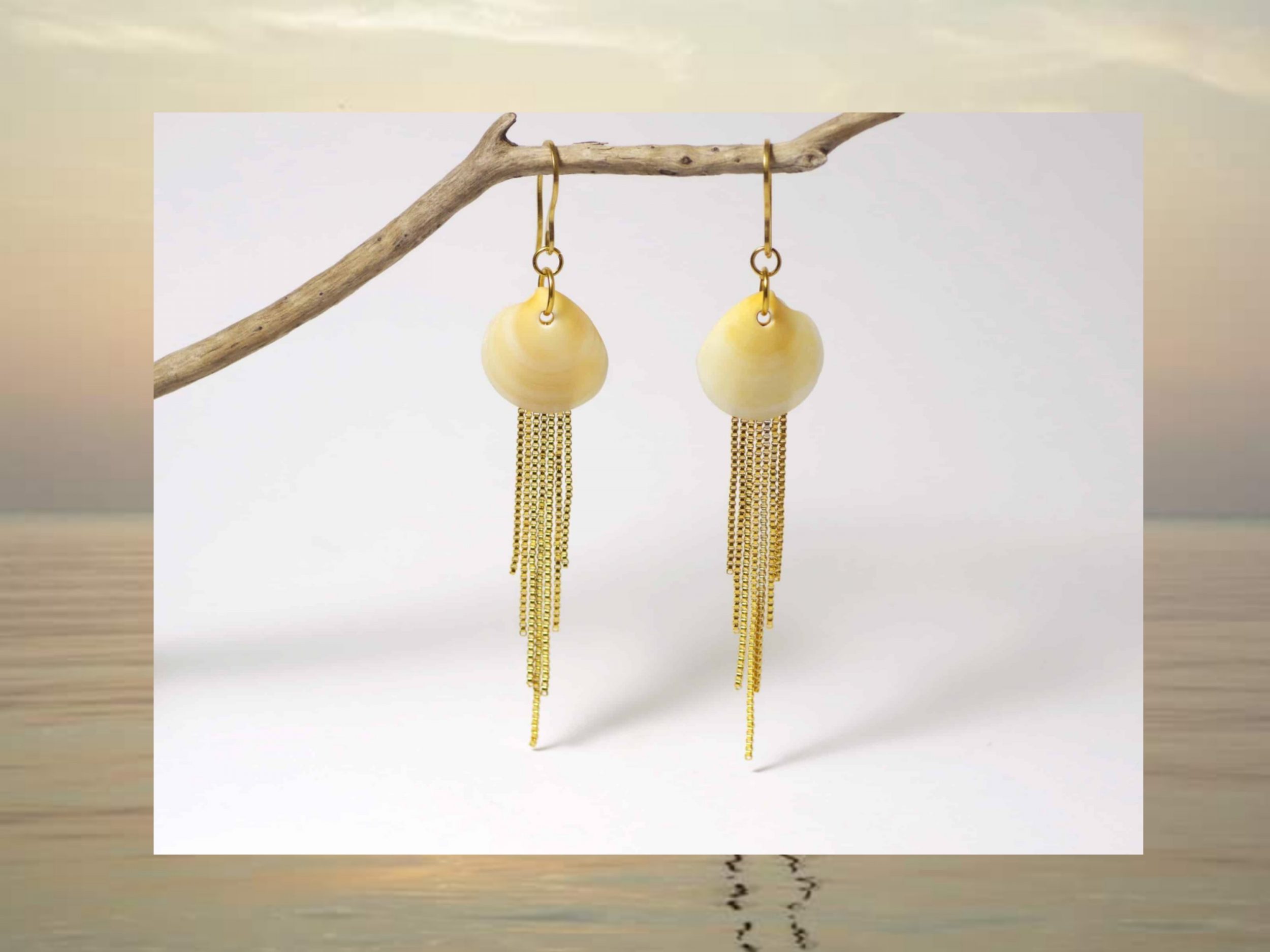 Boucles d'oreilles Égérie, coquillages et cascades de chaînes – Image 7