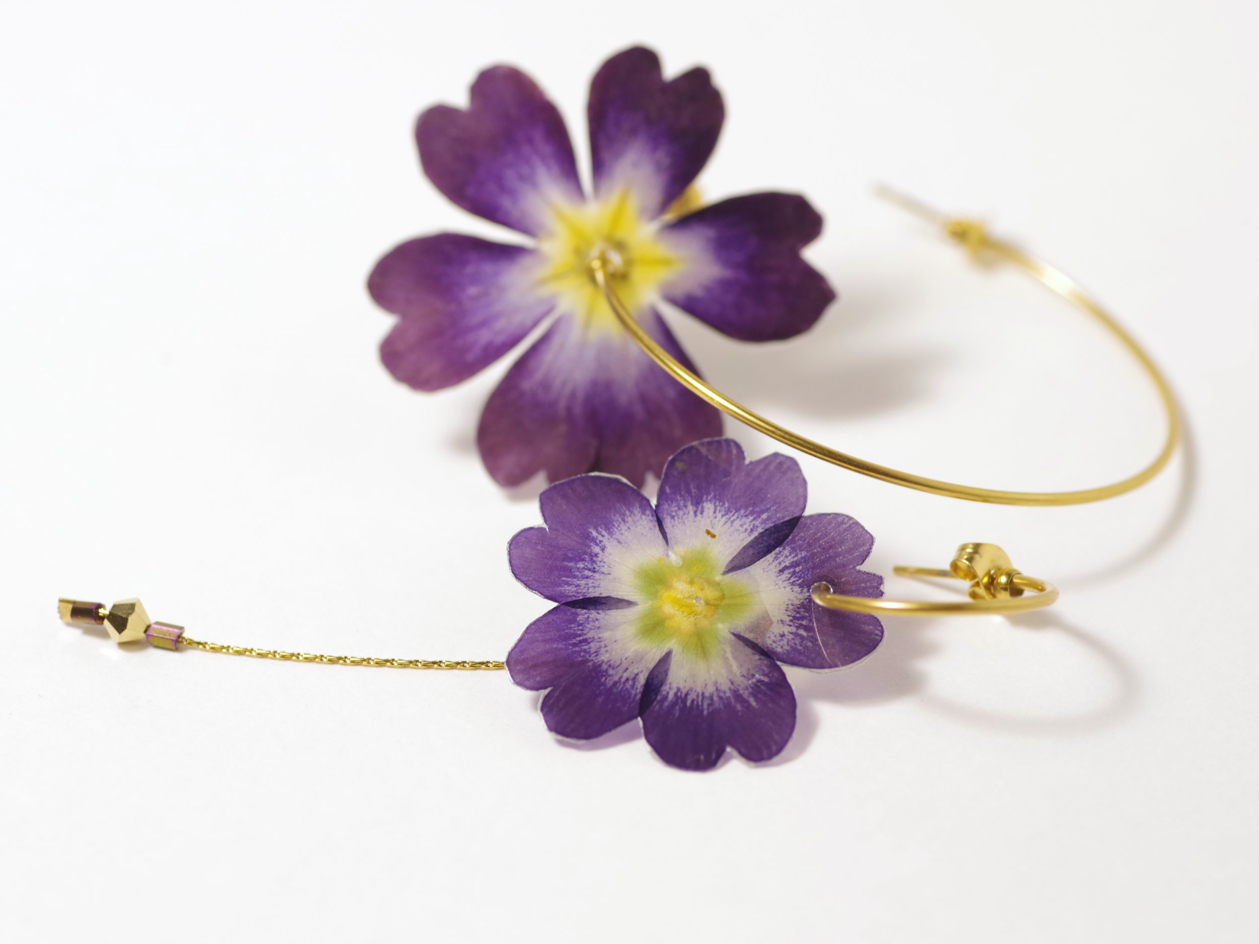 Boucles d'oreilles Flora asymétriques, belles primevères – Image 4