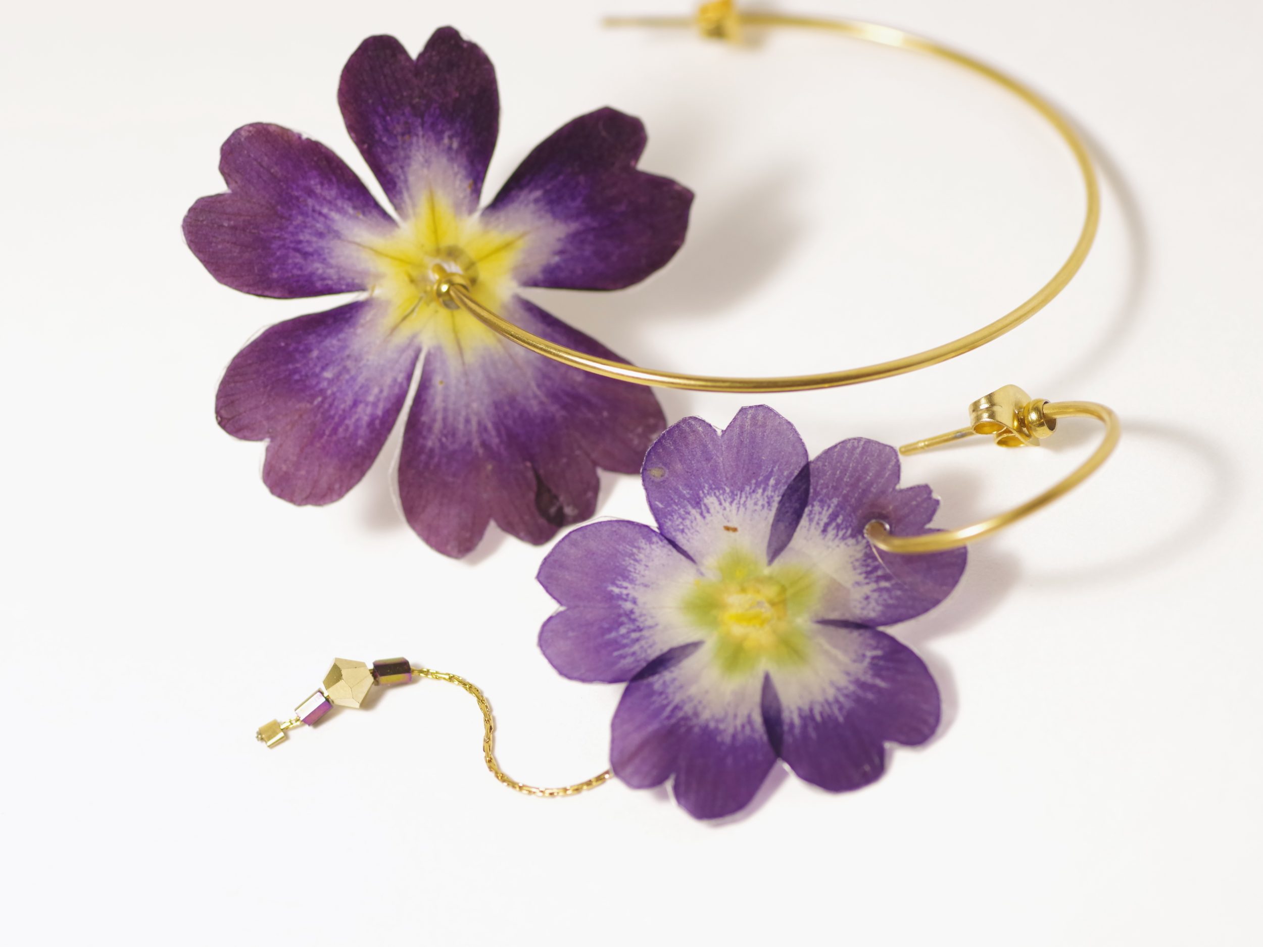 Boucles d'oreilles Flora asymétriques, belles primevères – Image 3