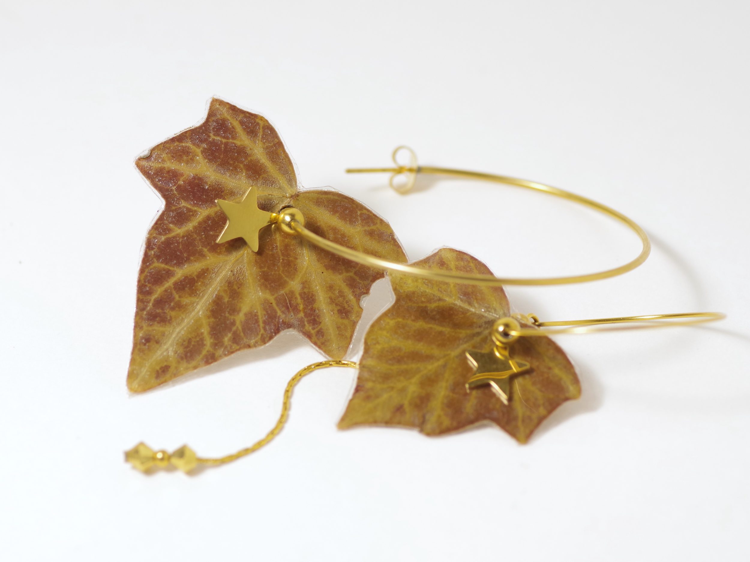 Boucles d'oreilles asymétriques, feuilles de lierre étoilées – Image 2