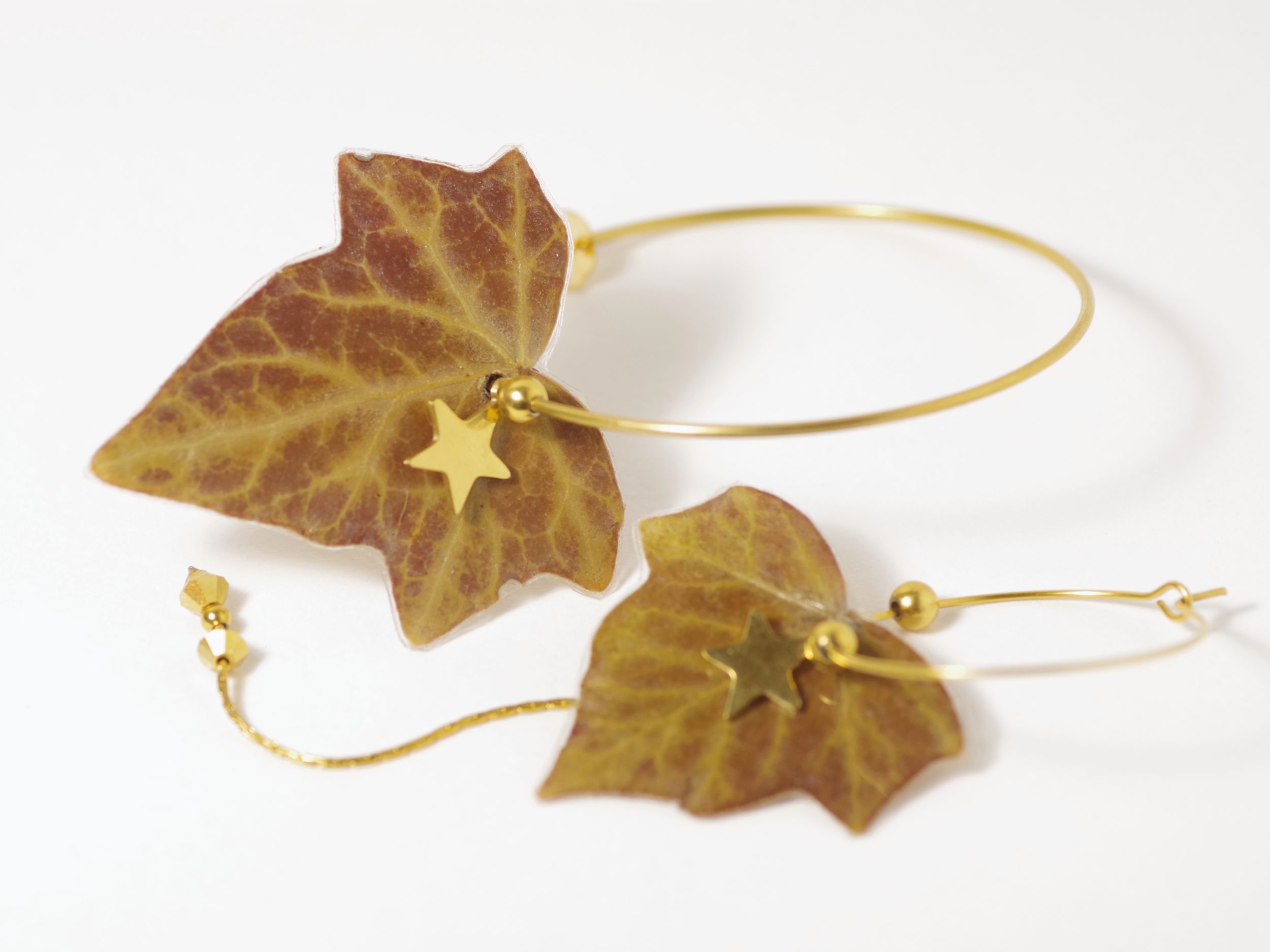 Boucles d'oreilles asymétriques, feuilles de lierre étoilées – Image 4