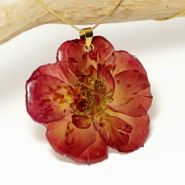 Collier Elfine, pendentif grande rose rouge
