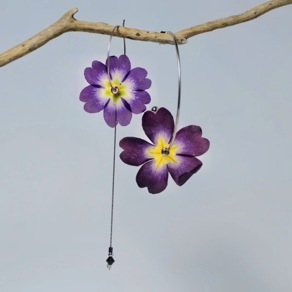 Boucles d'oreilles Flora asymétriques, primevères violettes