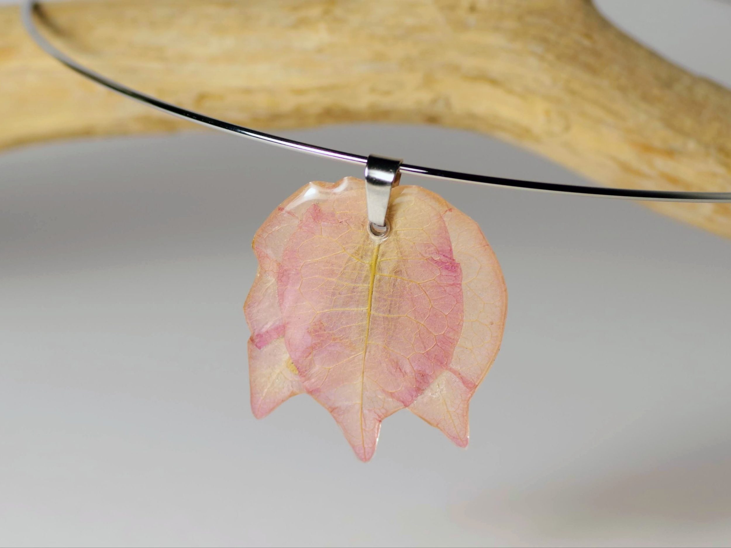 collier Miss Nature, bougainvillées en pendentif