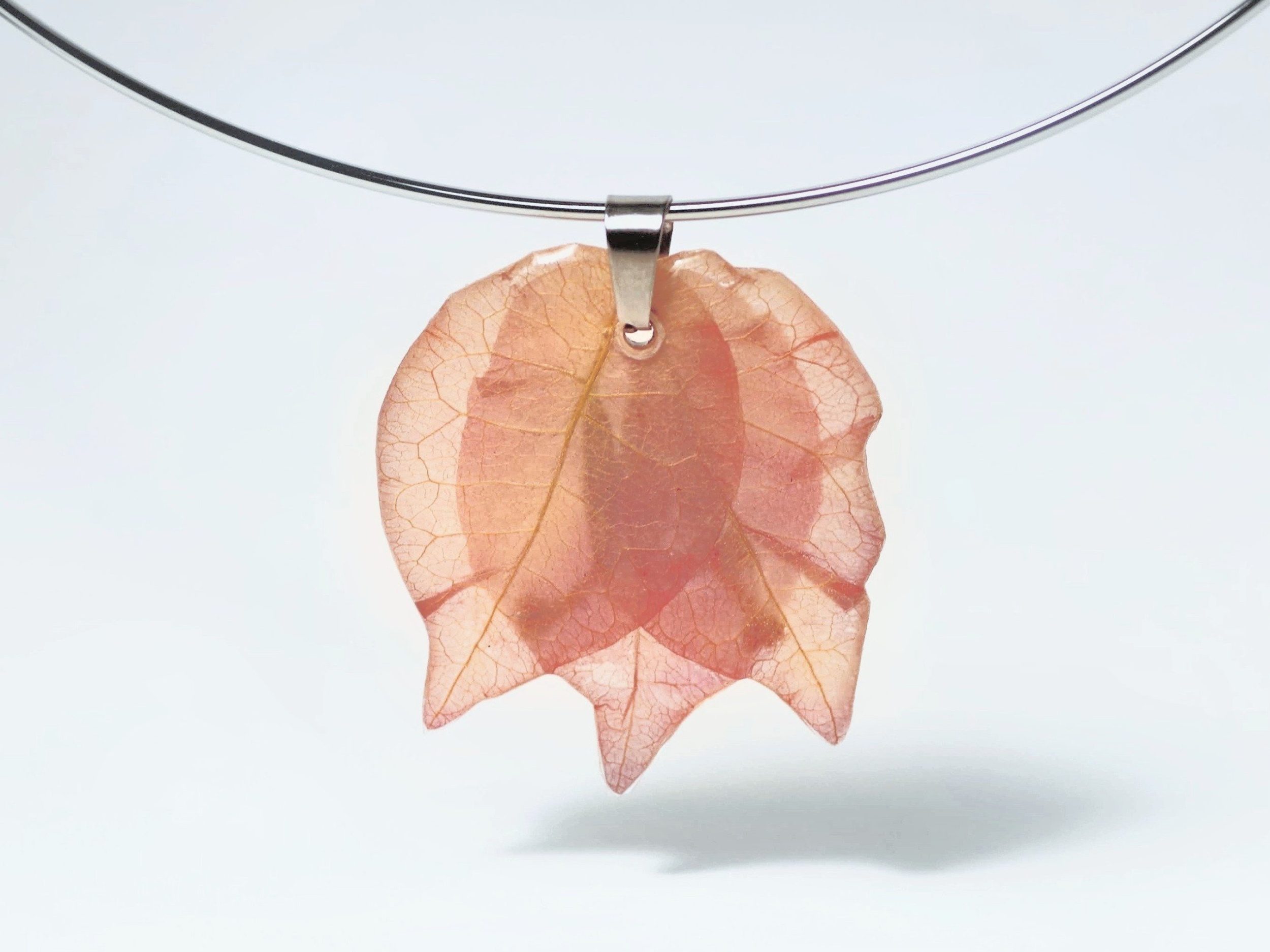 collier Miss Nature, bougainvillées en pendentif – Image 3
