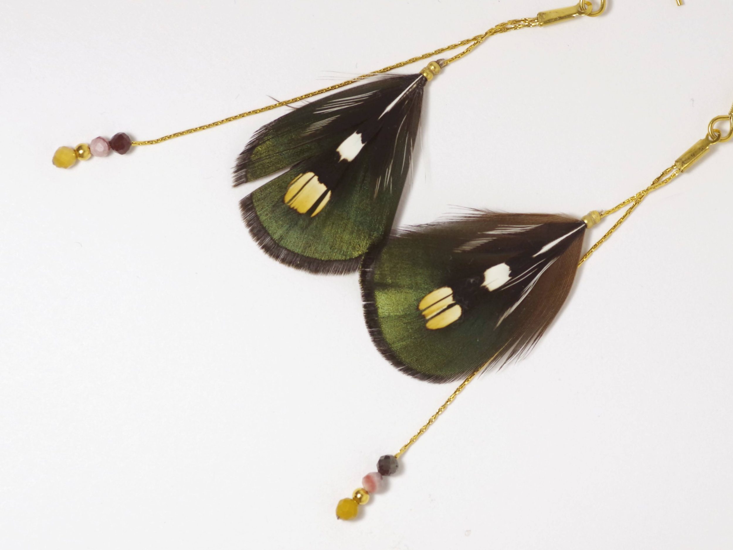RÉSERVÉ : Boucles d'oreilles Oiseau Du Soir, plumes superposées – Image 3