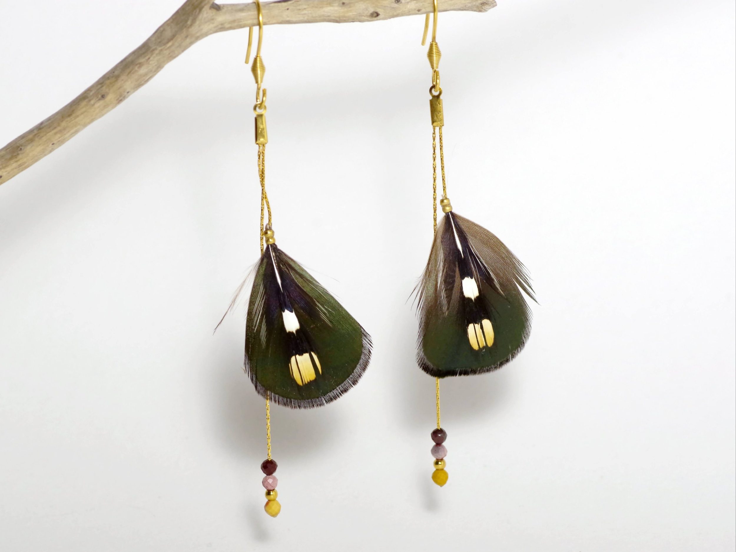 RÉSERVÉ : Boucles d'oreilles Oiseau Du Soir, plumes superposées